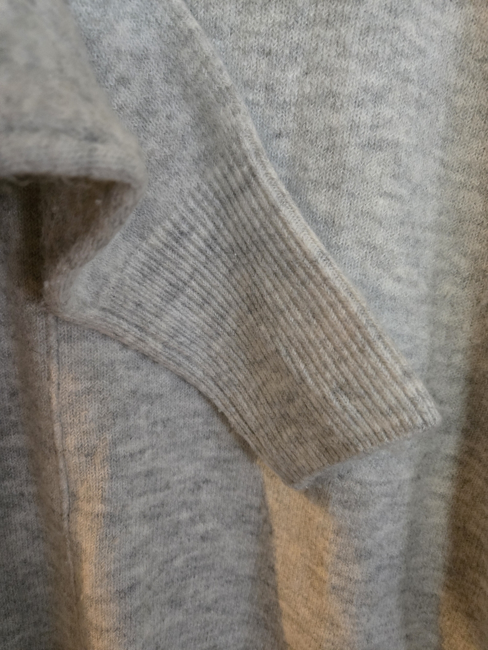 Vince Camuto Light Grey Center Seam Crewneck Sweater M - Picture 6 of 7